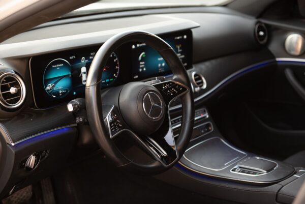 Mercedes-Benz E-Class - Image 3